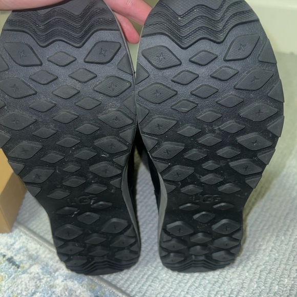 Barely Used UGG Adirondack Boot III, Black/Grey, Size 9 - Picture 8 of 9